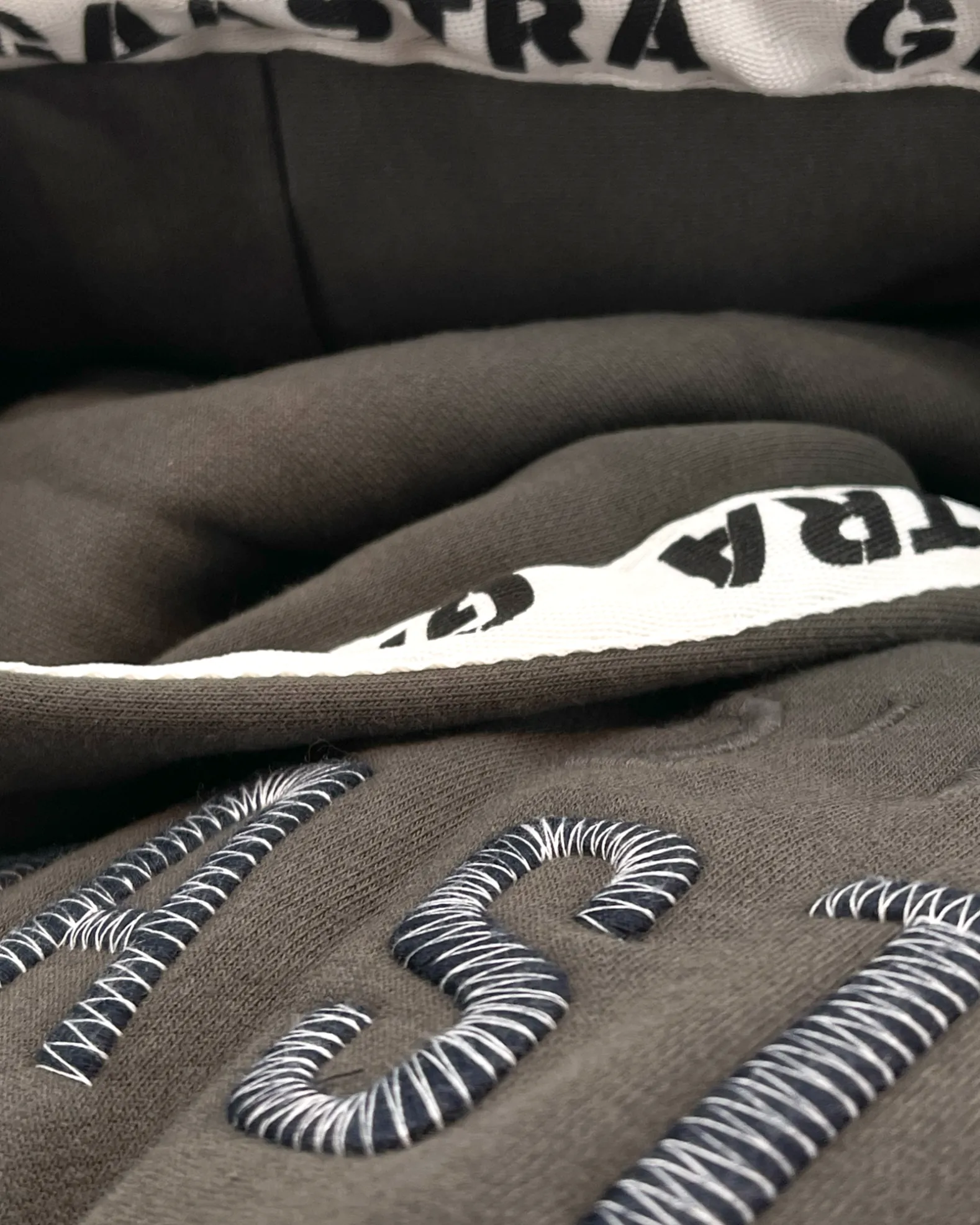 Sweater Mariana Met Capuchon